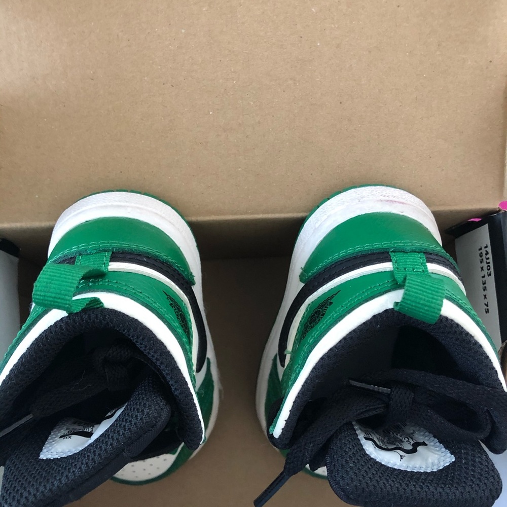 Bundle of Jordan 1 in perfect condition W. Gift